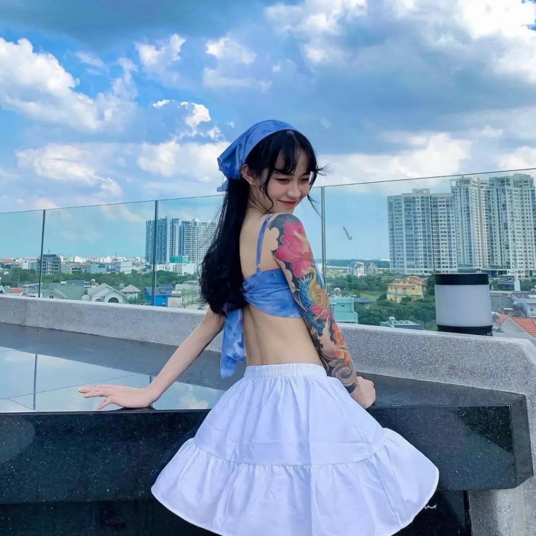 年轻女人